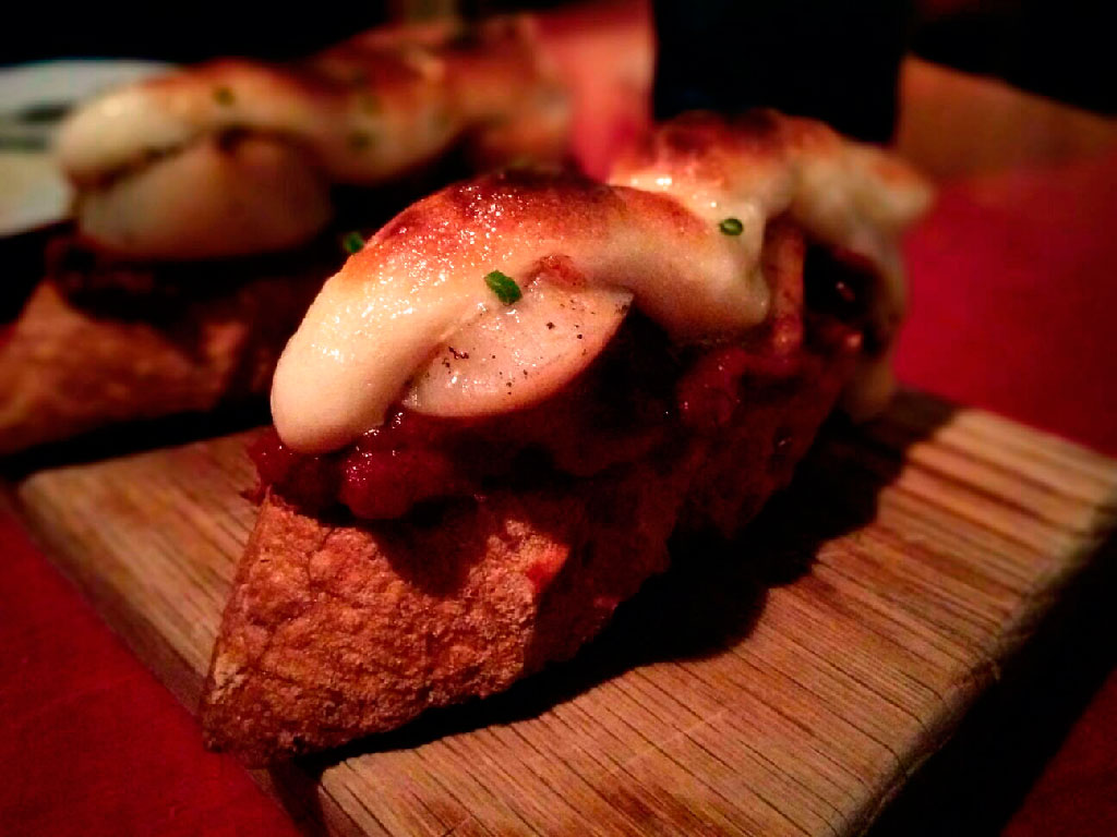 Tosta de vieira de La Gabinoteca, restaurante madrileño